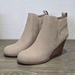 DV By Dolce Vita Gerdy Bootie Beige Womens 8 NEW